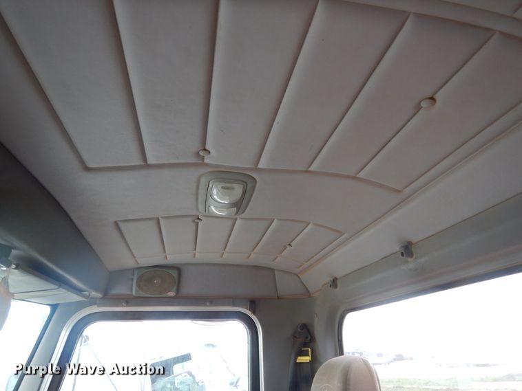 image for item DM6269 2012 Peterbilt 337  truck cab and chassis