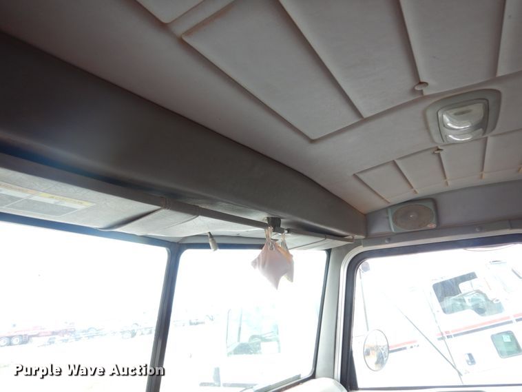 image for item DM6269 2012 Peterbilt 337  truck cab and chassis