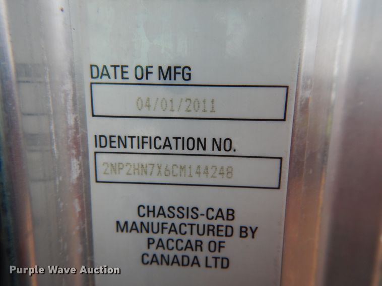 image for item DM6269 2012 Peterbilt 337  truck cab and chassis