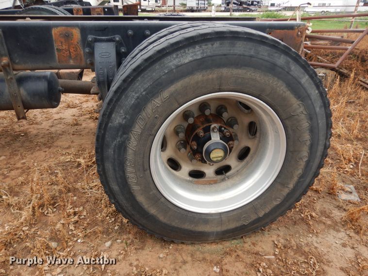 image for item DM6269 2012 Peterbilt 337  truck cab and chassis