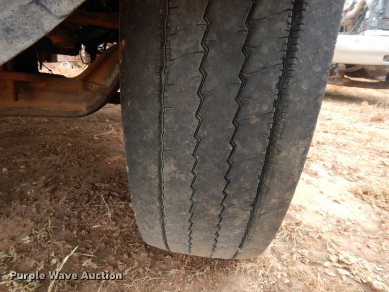 image for item DM6269 2012 Peterbilt 337  truck cab and chassis