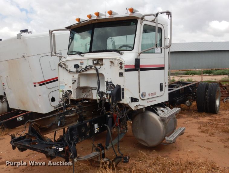 image for item DM6270 2012 Peterbilt 337  truck cab and chassis