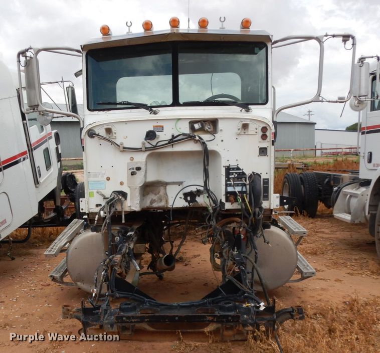 image for item DM6270 2012 Peterbilt 337  truck cab and chassis