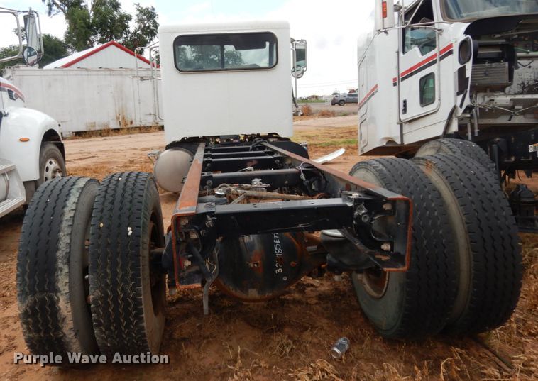 image for item DM6270 2012 Peterbilt 337  truck cab and chassis