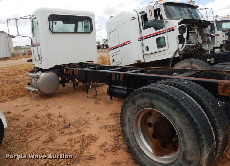 image for item DM6270 2012 Peterbilt 337  truck cab and chassis