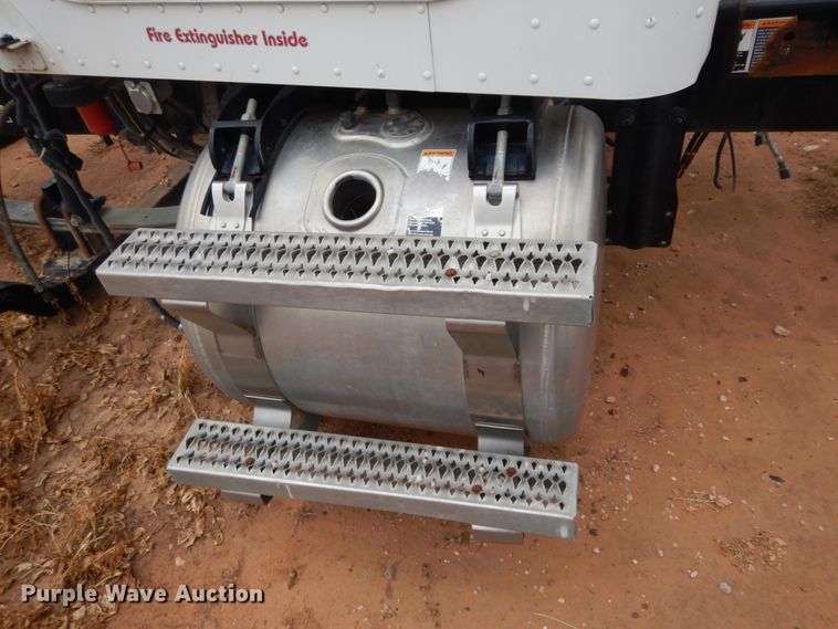 image for item DM6270 2012 Peterbilt 337  truck cab and chassis