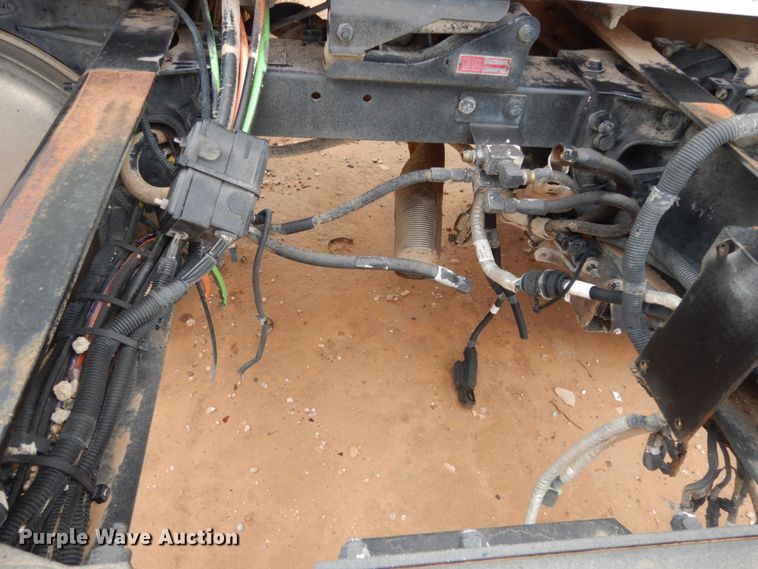 image for item DM6270 2012 Peterbilt 337  truck cab and chassis