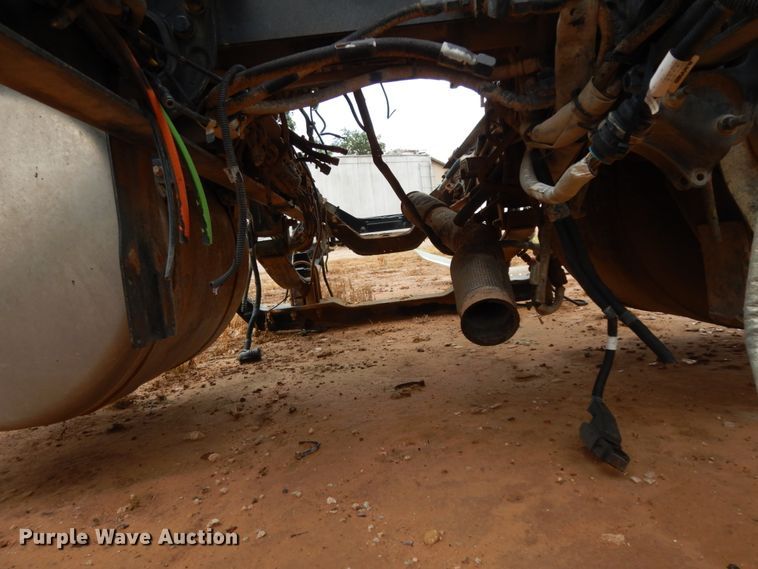 image for item DM6270 2012 Peterbilt 337  truck cab and chassis