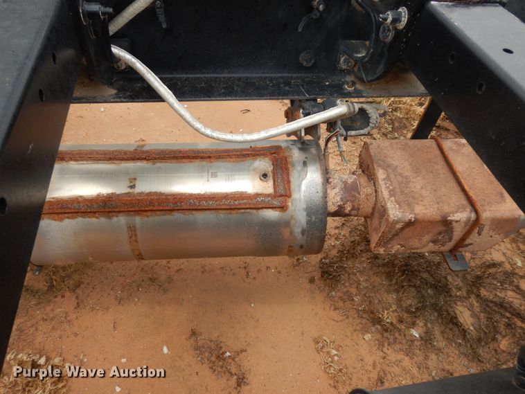 image for item DM6270 2012 Peterbilt 337  truck cab and chassis