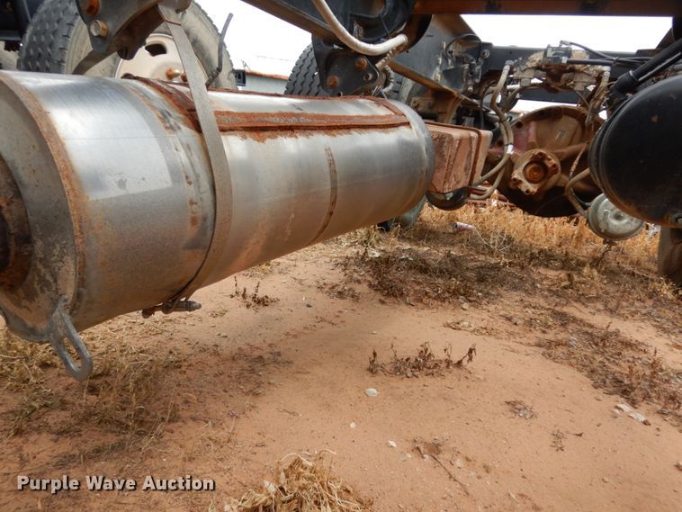 image for item DM6270 2012 Peterbilt 337  truck cab and chassis