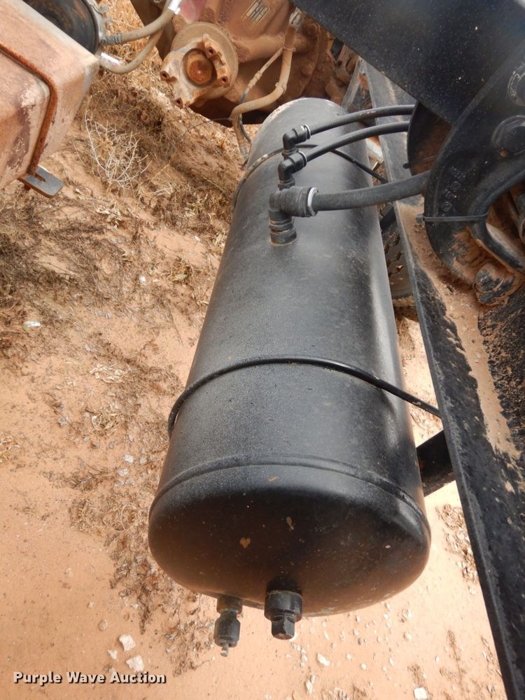 image for item DM6270 2012 Peterbilt 337  truck cab and chassis