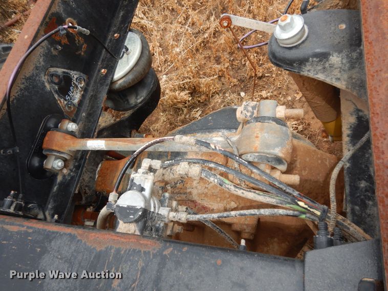 image for item DM6270 2012 Peterbilt 337  truck cab and chassis