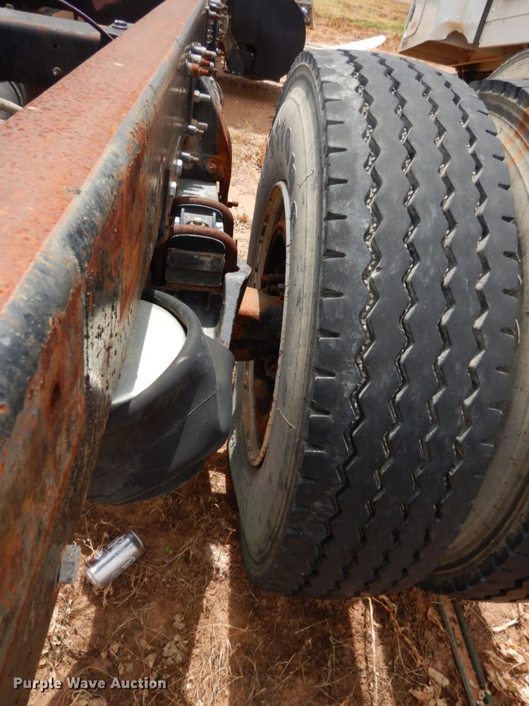 image for item DM6270 2012 Peterbilt 337  truck cab and chassis