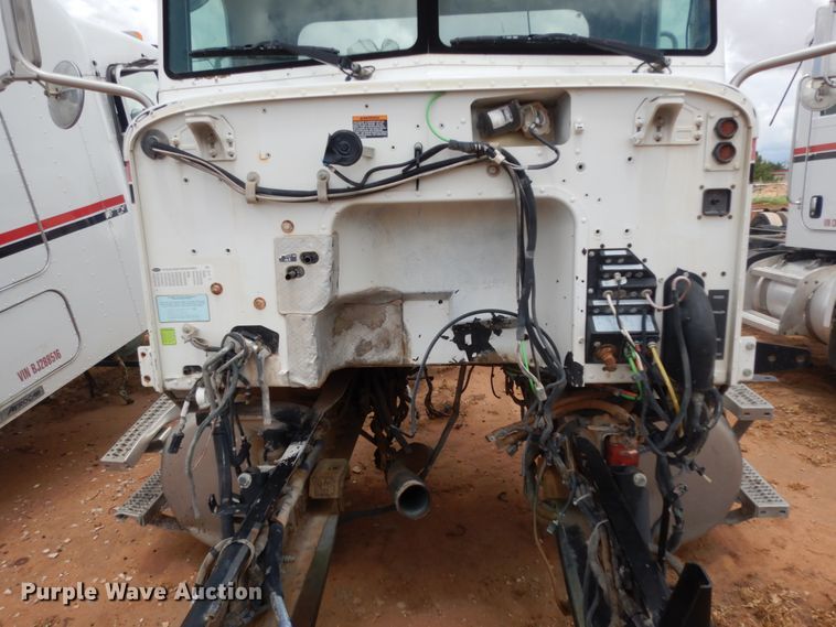 image for item DM6270 2012 Peterbilt 337  truck cab and chassis