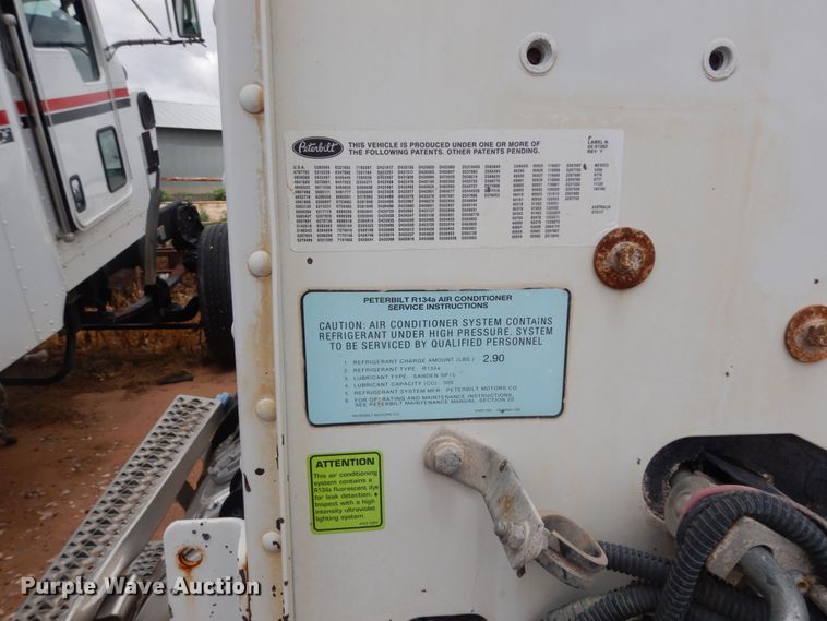 image for item DM6270 2012 Peterbilt 337  truck cab and chassis