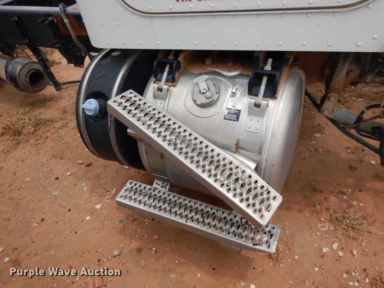 image for item DM6270 2012 Peterbilt 337  truck cab and chassis