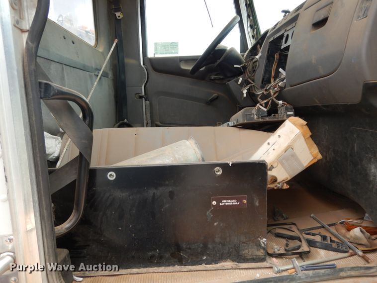image for item DM6270 2012 Peterbilt 337  truck cab and chassis