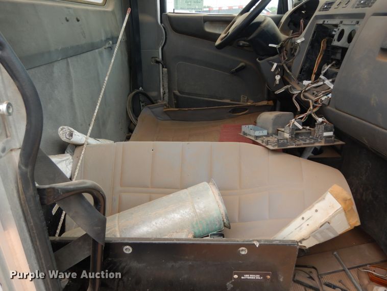 image for item DM6270 2012 Peterbilt 337  truck cab and chassis