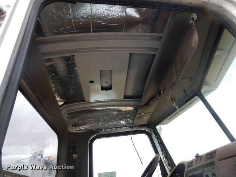 image for item DM6270 2012 Peterbilt 337  truck cab and chassis