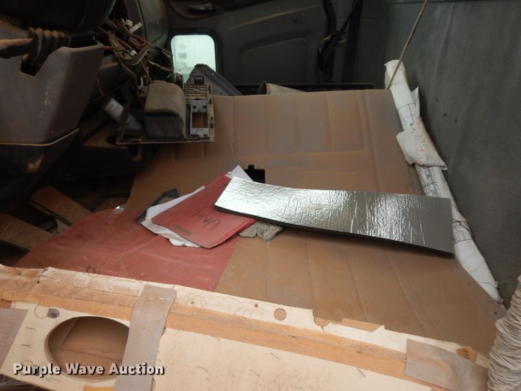 image for item DM6270 2012 Peterbilt 337  truck cab and chassis