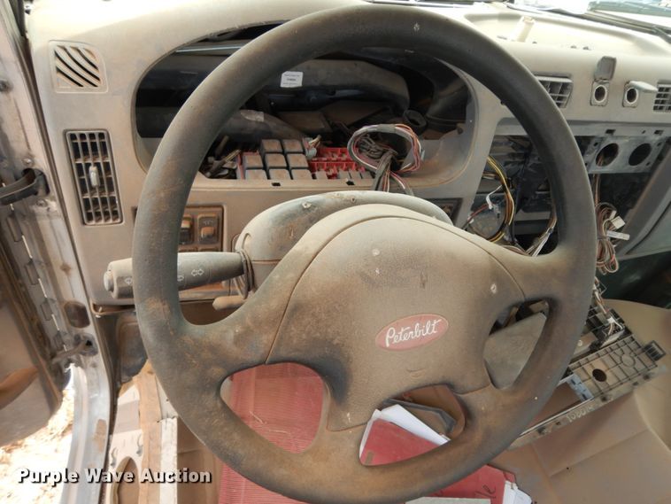 image for item DM6270 2012 Peterbilt 337  truck cab and chassis