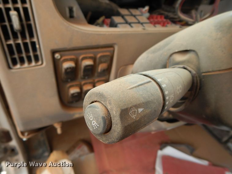 image for item DM6270 2012 Peterbilt 337  truck cab and chassis