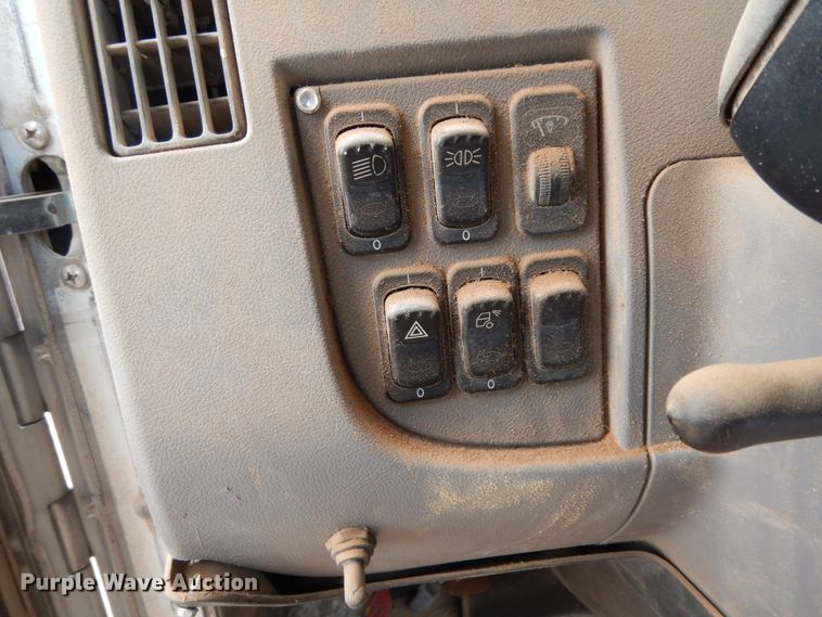 image for item DM6270 2012 Peterbilt 337  truck cab and chassis