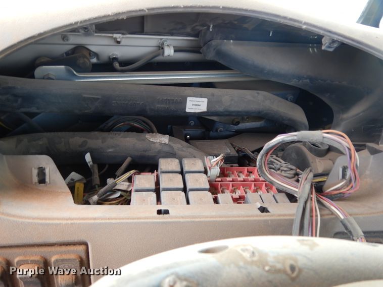 image for item DM6270 2012 Peterbilt 337  truck cab and chassis