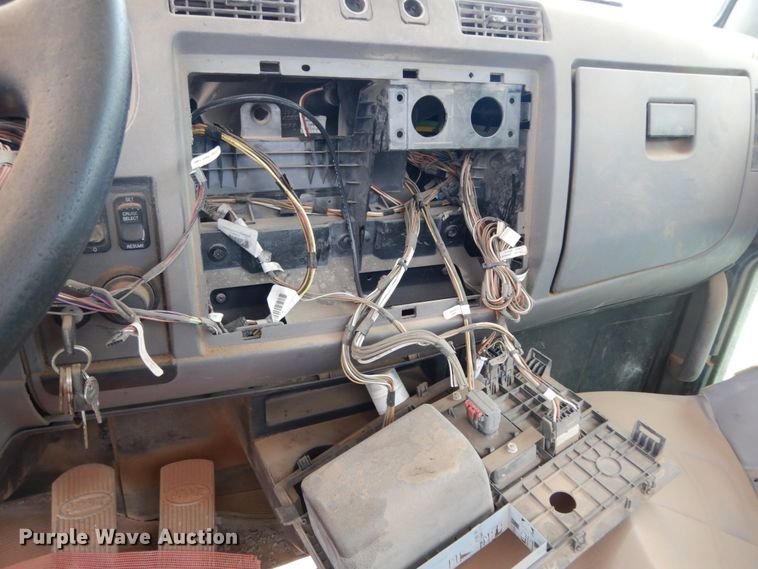 image for item DM6270 2012 Peterbilt 337  truck cab and chassis