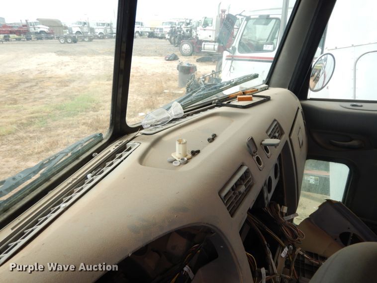 image for item DM6270 2012 Peterbilt 337  truck cab and chassis