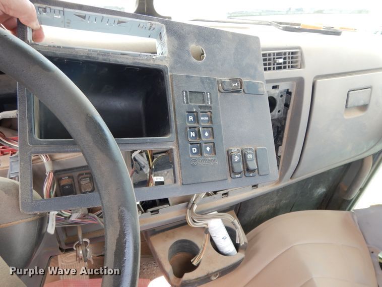 image for item DM6270 2012 Peterbilt 337  truck cab and chassis