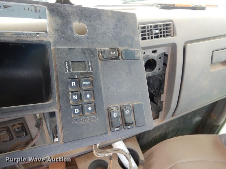 image for item DM6270 2012 Peterbilt 337  truck cab and chassis