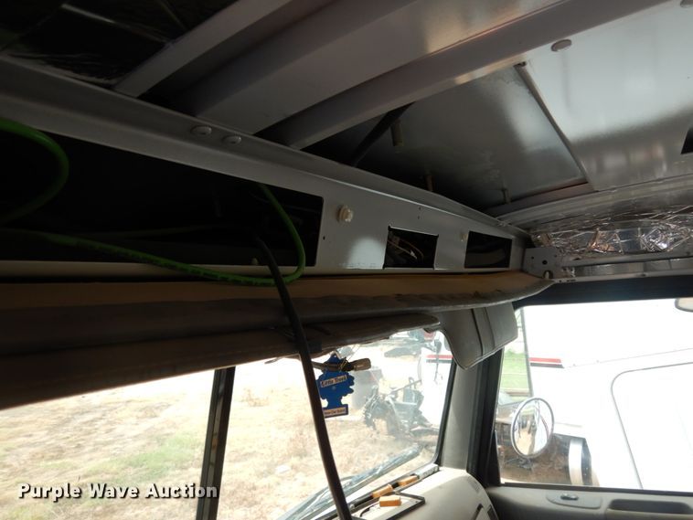 image for item DM6270 2012 Peterbilt 337  truck cab and chassis