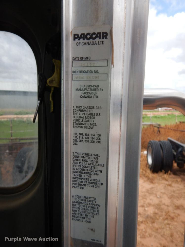 image for item DM6270 2012 Peterbilt 337  truck cab and chassis