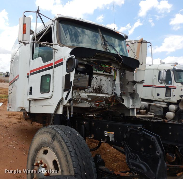 image for item DM6271 2011 Kenworth T800  truck parts