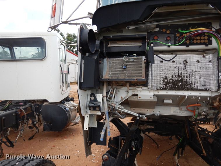 image for item DM6271 2011 Kenworth T800  truck parts