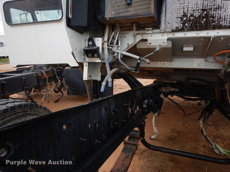 image for item DM6271 2011 Kenworth T800  truck parts