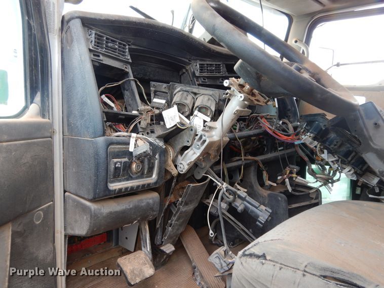 image for item DM6271 2011 Kenworth T800  truck parts