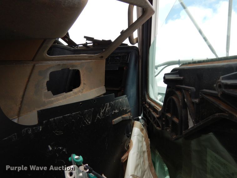 image for item DM6271 2011 Kenworth T800  truck parts