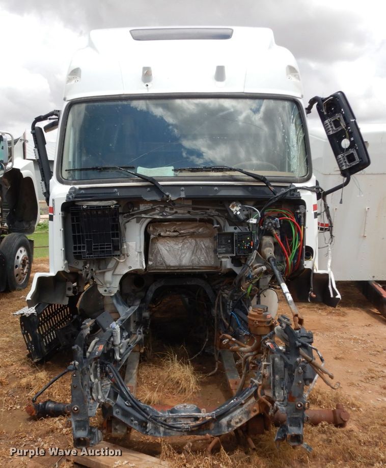 image for item DM6272 2013 Volvo VNL  semi truck cab and chassis