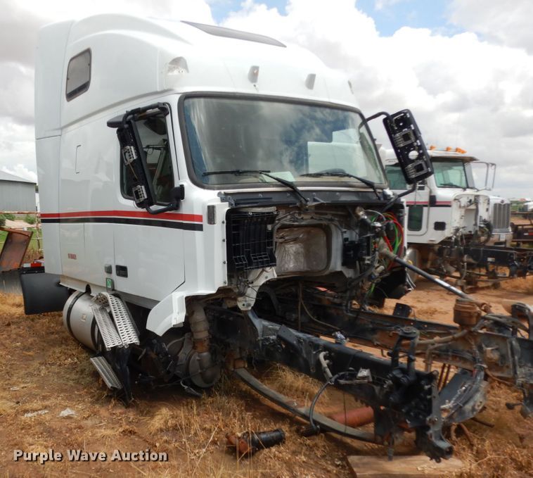 image for item DM6272 2013 Volvo VNL  semi truck cab and chassis