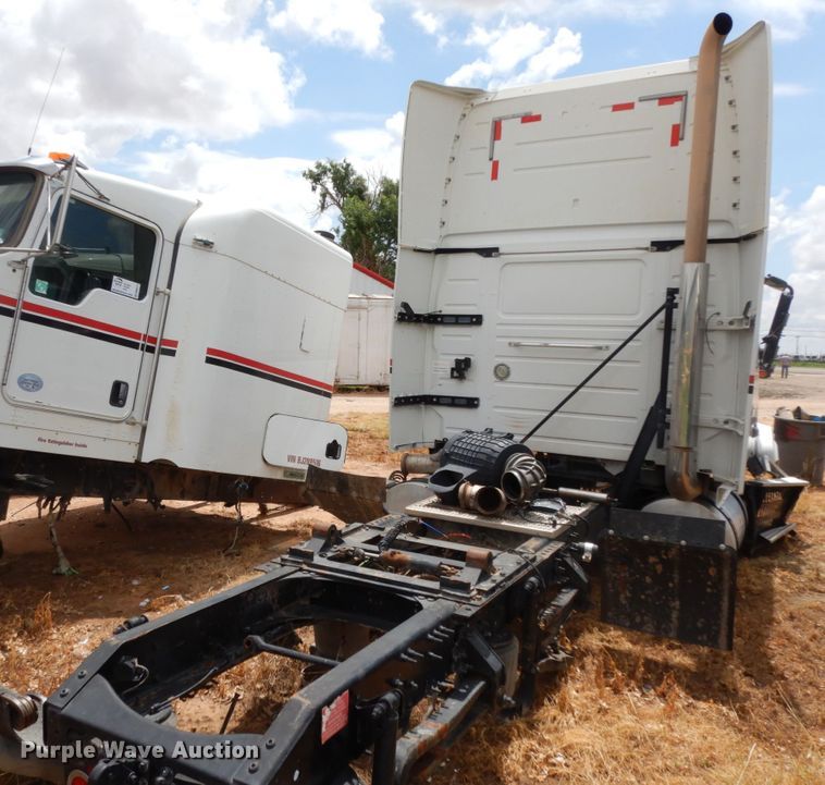 image for item DM6272 2013 Volvo VNL  semi truck cab and chassis