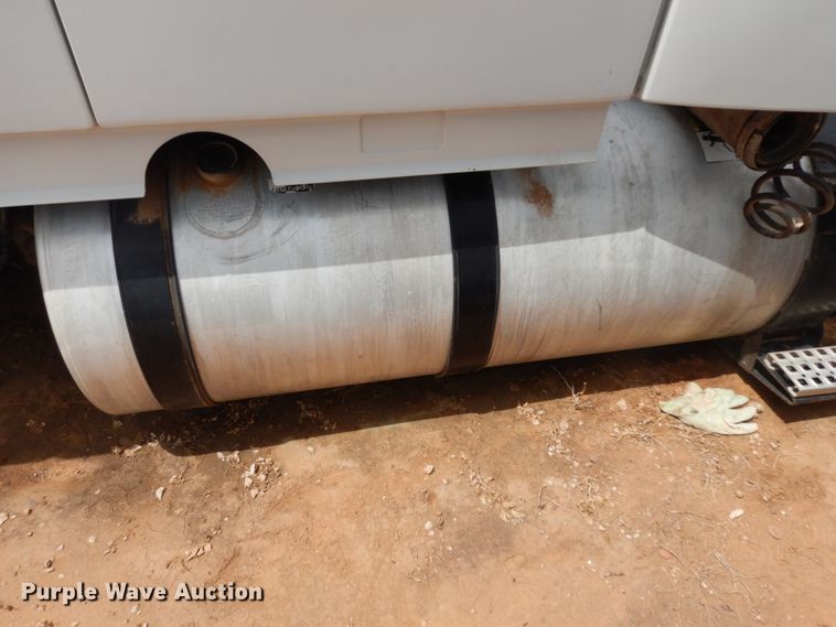 image for item DM6272 2013 Volvo VNL  semi truck cab and chassis