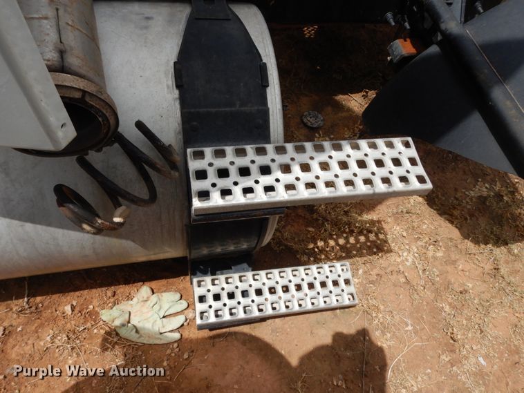 image for item DM6272 2013 Volvo VNL  semi truck cab and chassis