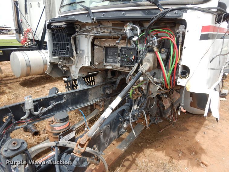 image for item DM6272 2013 Volvo VNL  semi truck cab and chassis