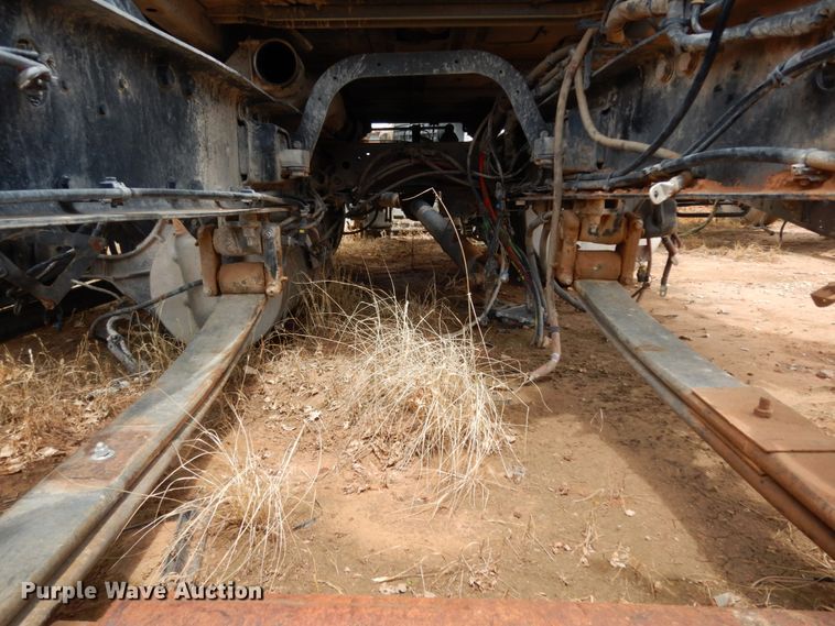 image for item DM6272 2013 Volvo VNL  semi truck cab and chassis