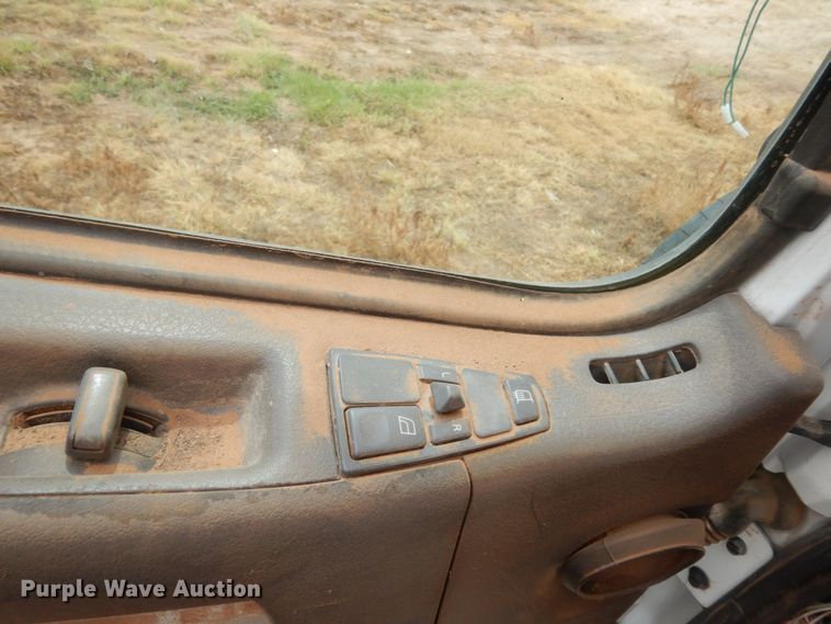 image for item DM6272 2013 Volvo VNL  semi truck cab and chassis