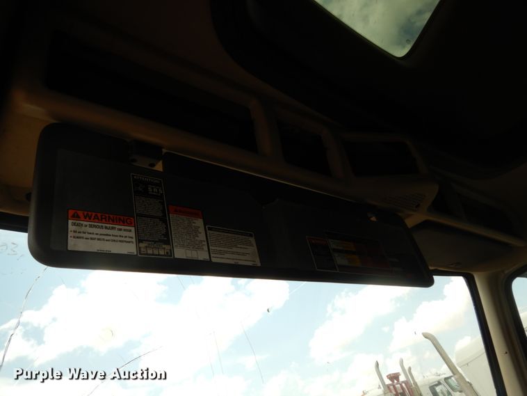 image for item DM6272 2013 Volvo VNL  semi truck cab and chassis