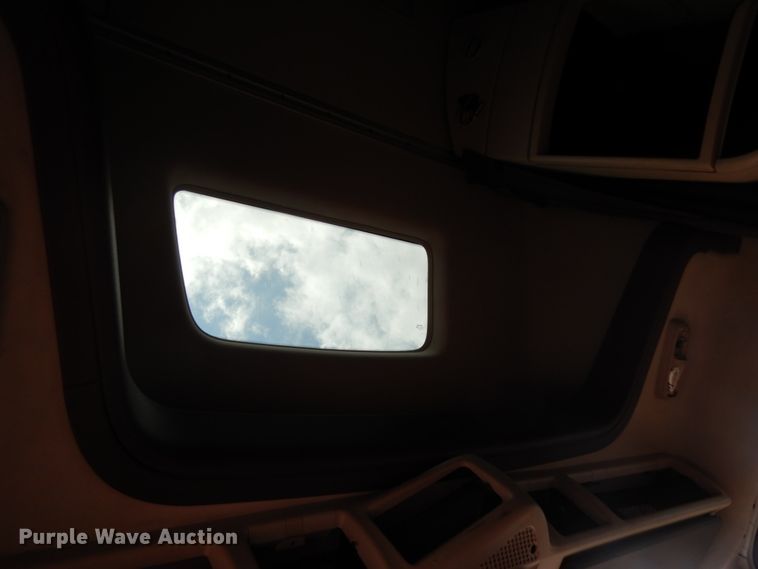 image for item DM6272 2013 Volvo VNL  semi truck cab and chassis