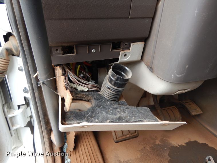 image for item DM6272 2013 Volvo VNL  semi truck cab and chassis